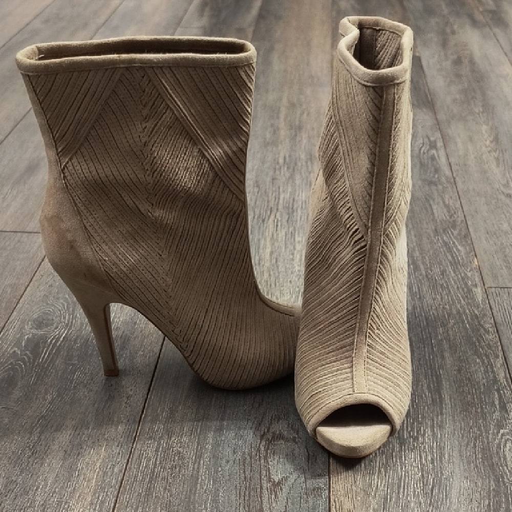 Zara Textured Tan Heeled Boots